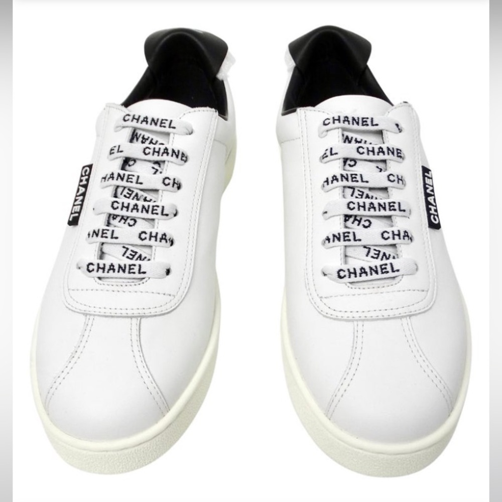 CHANEL Weekend Logo CC White Black Lagerfeld Leather Sneakers - Picture 2 of 14